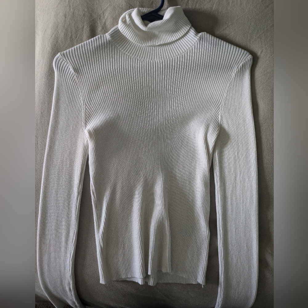 H&M Women's Ribbed White Turtleneck Top Size S